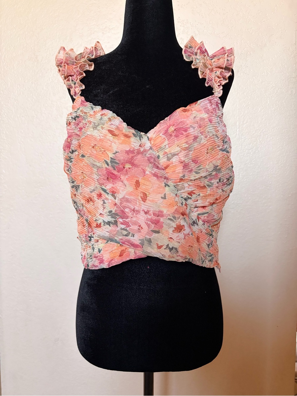 ASTR The Label Penn Plisseé Pink Multi Floral Ruffle Smocked Crop Top Blouse XL